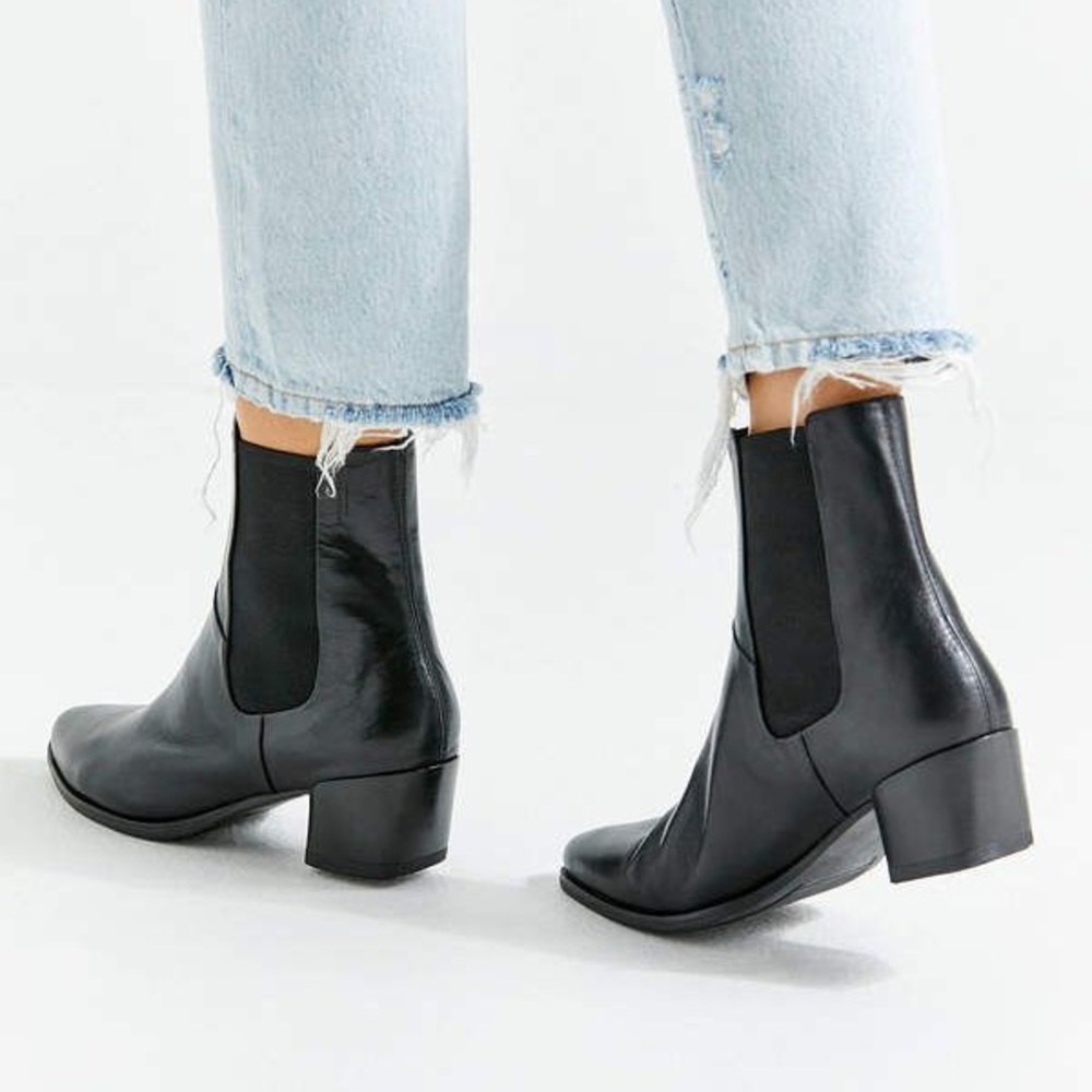 Urban Outfitters - Vagabond Lara Chelsea Boots